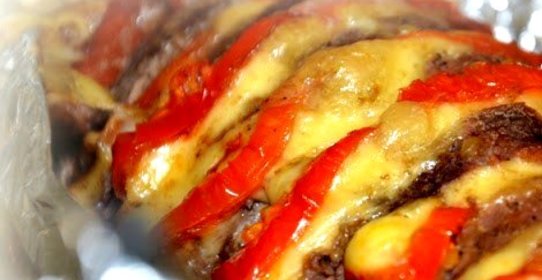 Мясо, запеченное с сыром и помидорами