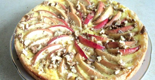 Яблочный пирог с орехами
