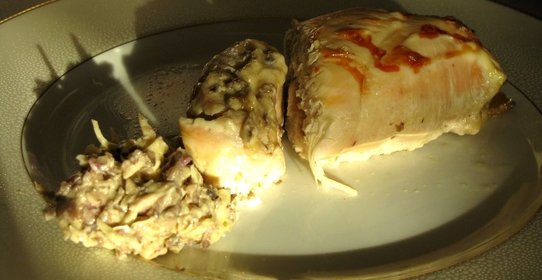 Куриные рулетики с сыром и грибами