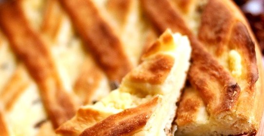 Пирог с творогом и изюмом