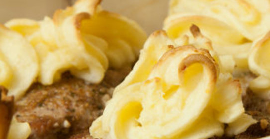 Свинина с орехами и картофелем Дюшес