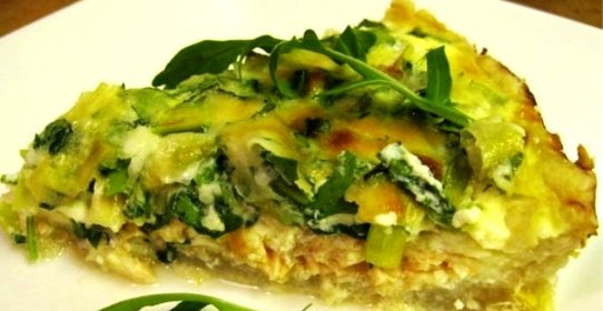 Пирог с рукколой, семгой и сыром