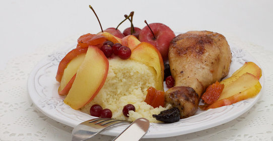 Сладкая курочка с кускусом и сухофруктами