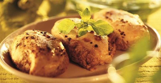 Куриные грудки на грибном ложе