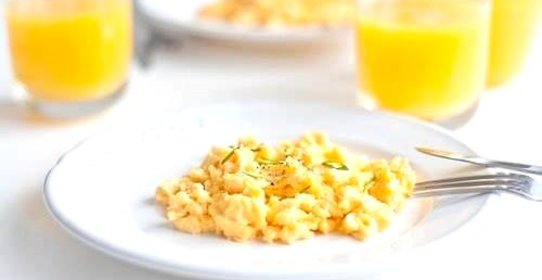 Яйца-крэмбл к завтраку