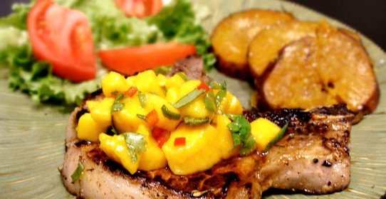 Свиные отбивные в винном соусе