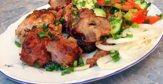 Шашлык из свинины с помидорами и луком