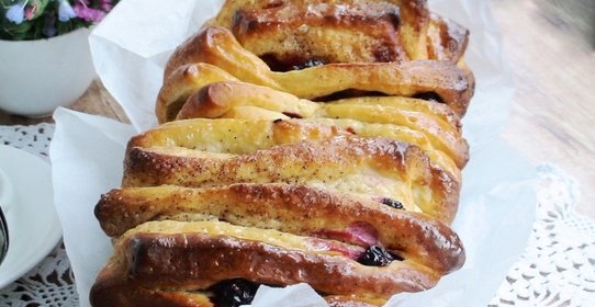 Пирог гармошка со смородиной