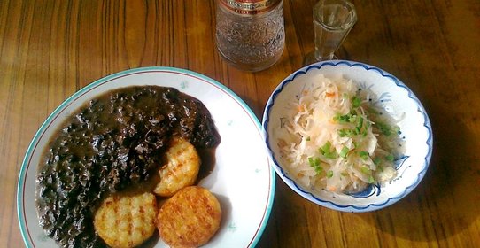 Картофельные котлеты с грибной подливкой