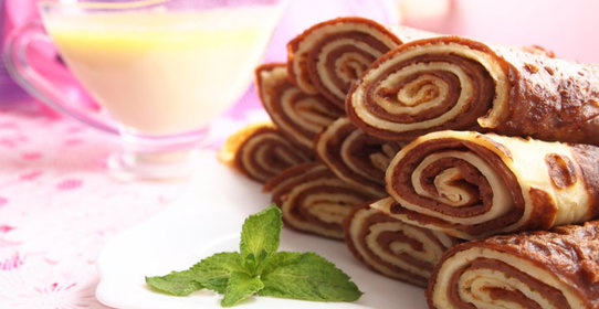 Блинные рулетики с ванильным соусом