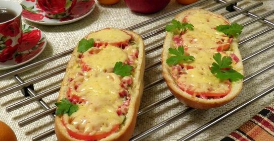 Домашняя пицца на батоне