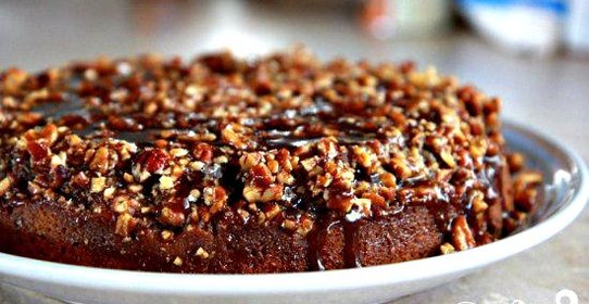 Перевернутый тыквенный пирог с орехами