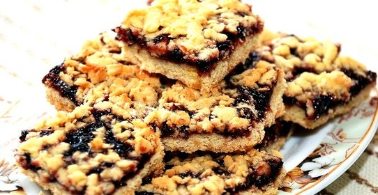 Пирог с вареньем смородиновым