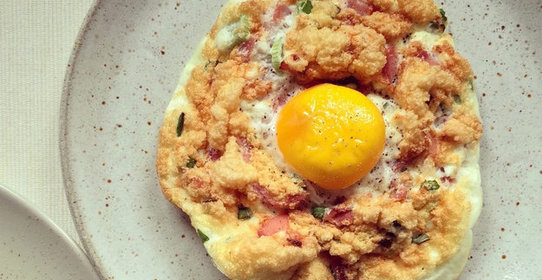 Облачная глазунья с ветчиной