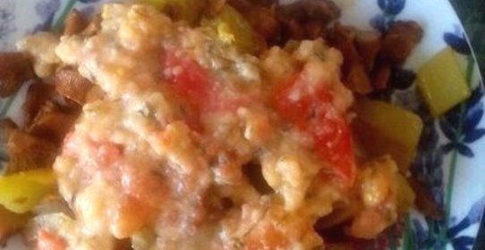 Кабачки с лисичками под сливочно-чесночном соусом с помидорами