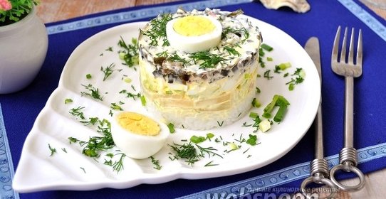 Салат с кальмарами и рисом