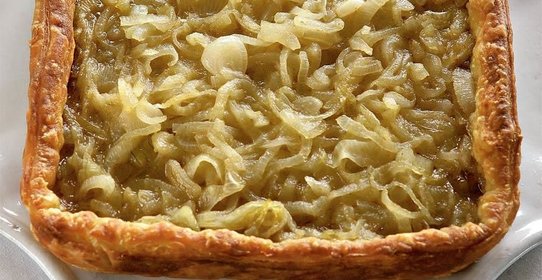 Луковый пирог с медом