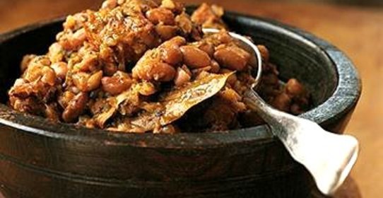 Свинина с фасолью и перцем чили