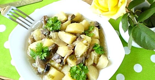 Тушеная картошка с грибами