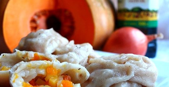 Манты с тыквой и картошкой