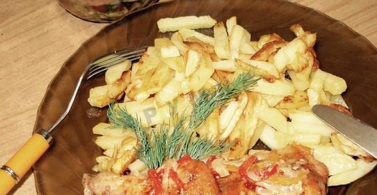 Курочка запеченная в духовке на овощной подушке