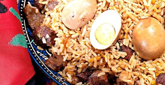 Плов с яйцом