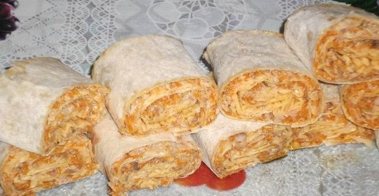 Рулет из лаваша с сайрой и сыром