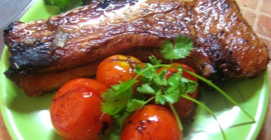 Пряная свинина с помидорами