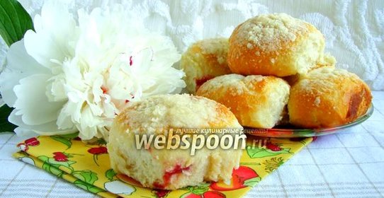 Булочки с вишнями и штрейзелем в духовке