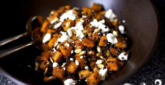 Салат с тыквой, чечевицей и козьим сыром