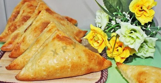 Хачапури из слоеного теста с сыром в духовке