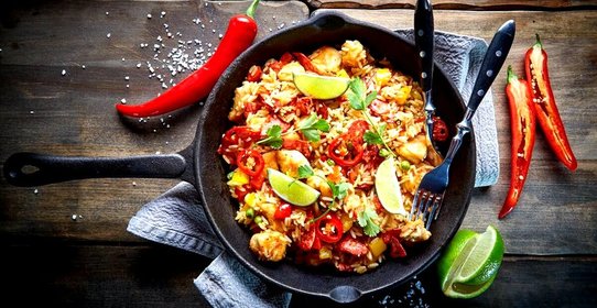 Паэлья с цыпленком и чорризо