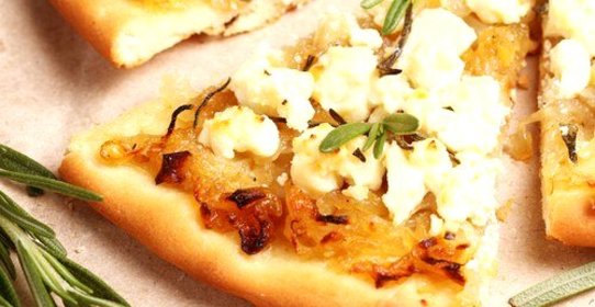 Пицца с домашним сыром