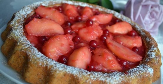 Фруктово-ягодная шарлотка на Спрайте