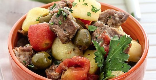 Баранина, тушенная с картофелем