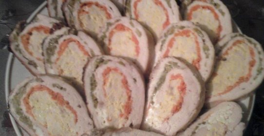 Куриный рулет с разноцветной начинкой