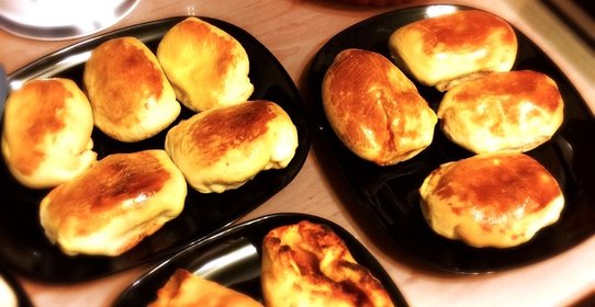 Пирог с курицей, овощами и сыром на готовом дрожжевом тесте