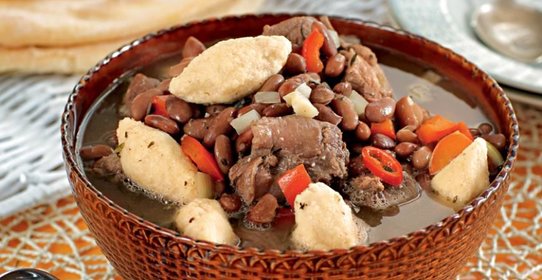 Вялено-копченая телятина с фасолью и кукурузными клецками