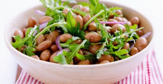 Салат с фасолью и красным луком