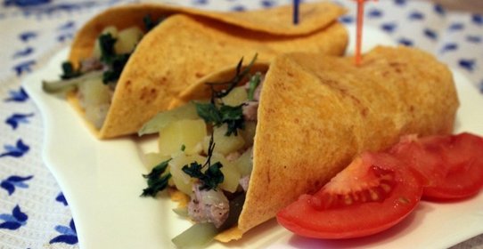 Лепешки тортилья с картофелем и свининой