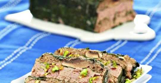 Террин из телятины и шампиньонов с фисташковым соусом