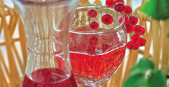 Клубнично-смородинновое вино