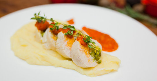 Куриные рулетики с фисташковой начинкой