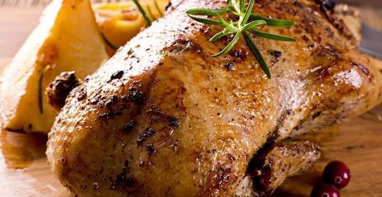 Утка, запеченная с айвой