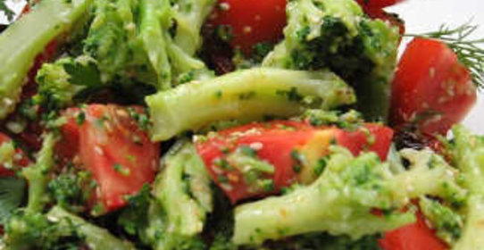 Салат с брокколи и вялеными помидорами