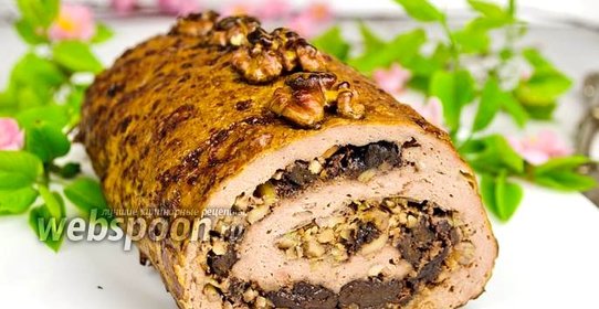 Рулет из говядины с черносливом и орехами