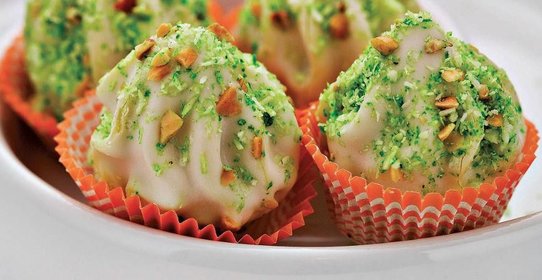 Трюфели из белого шоколада с фисташками