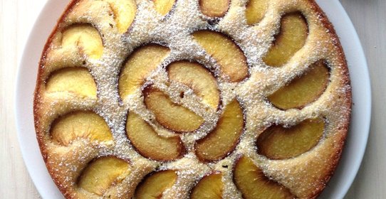 Пирог с персиками
