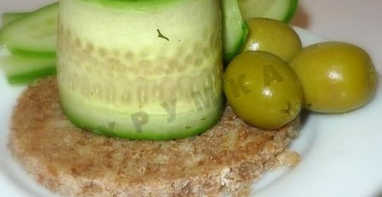 Рулетики из огурцов и семги