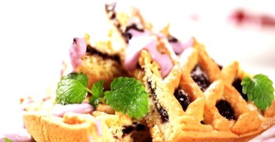 Ореховый пирог с ежевикой